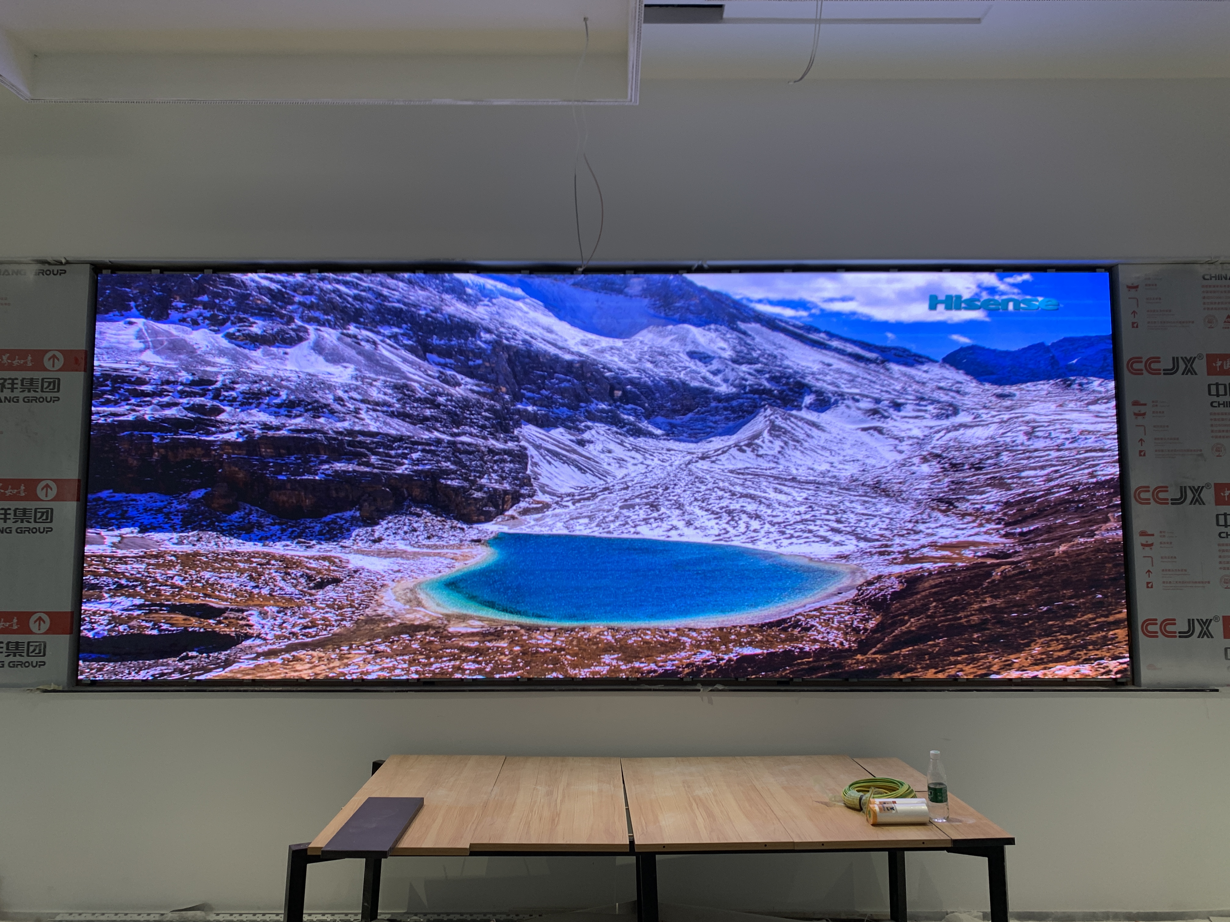 日常維護中，如何快速定位和修復顯示屏的局部壞點、花屏問題？